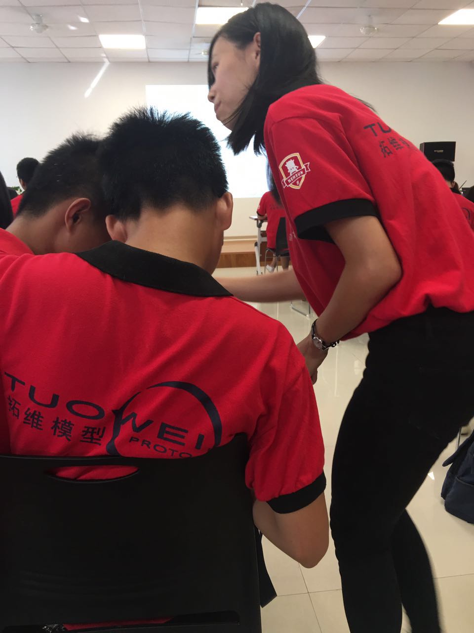 小伙伴们积极配合签到