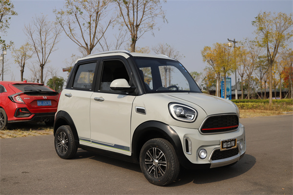 新能源四轮电动车